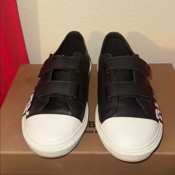 Burberry Kids 34 Unisex Mini Larkhall Low Top Sneaker Black and White. - Picture 2 of 11